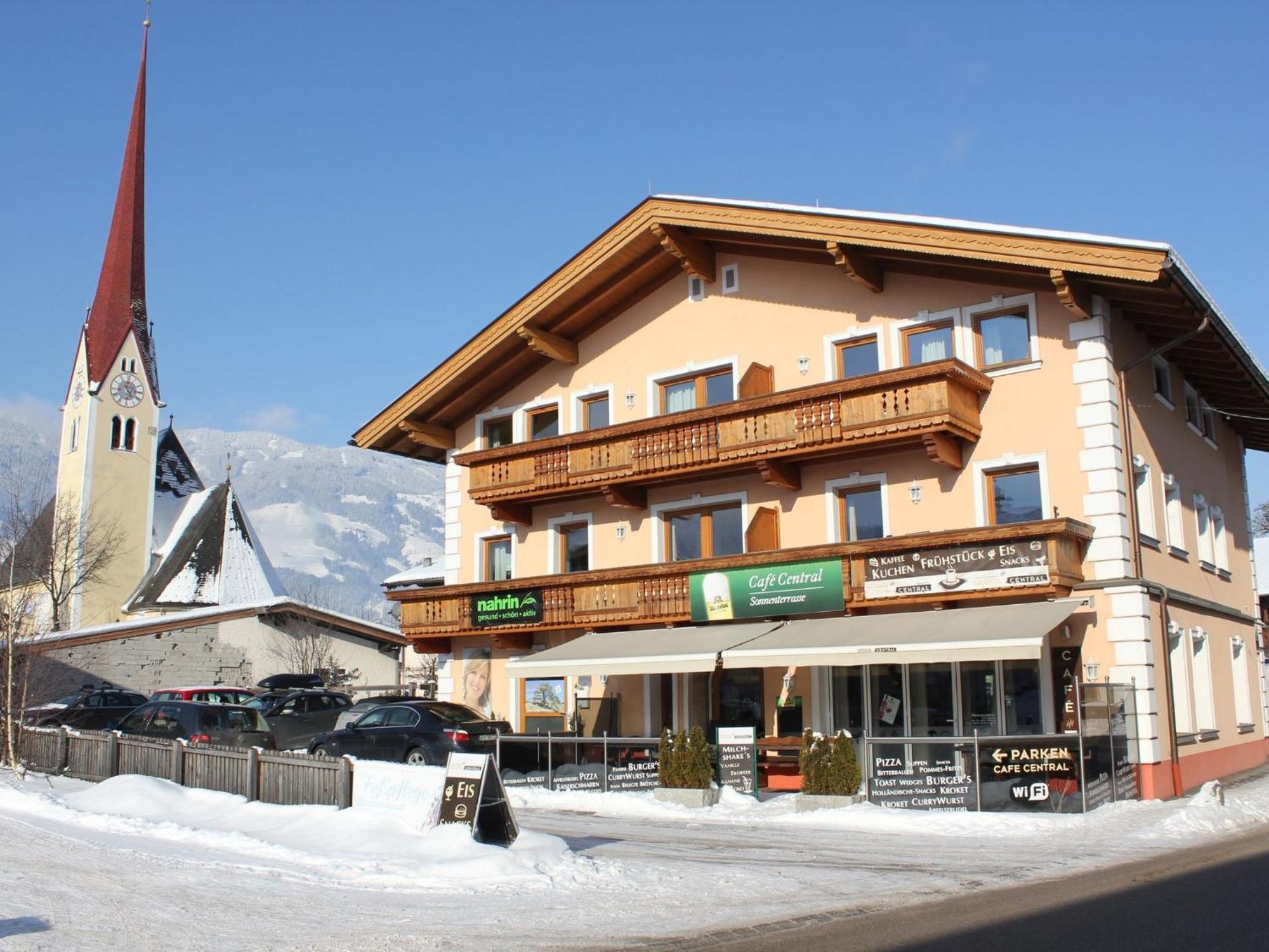 Charming Apartment In Uderns With Balcony Exterior foto