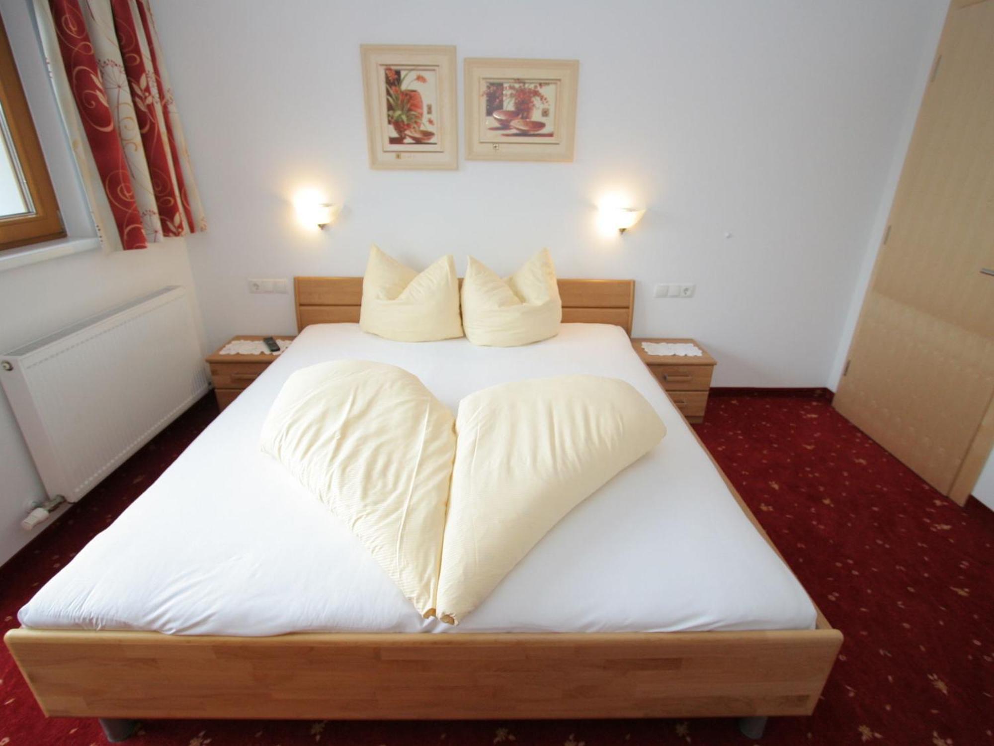 Charming Apartment In Uderns With Balcony Exterior foto