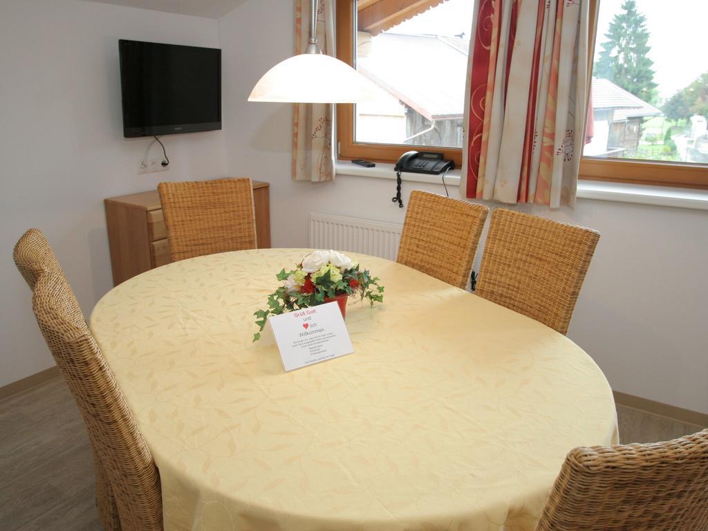 Charming Apartment In Uderns With Balcony Exterior foto
